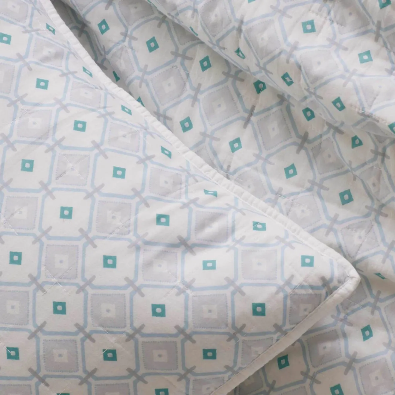Southern Tide Emerald Isle Quilt<WPH Cheap